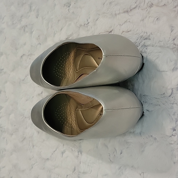 Soft Style Silver Heels, Women's Size 10M, Great Condition! - Picture 6 of 11